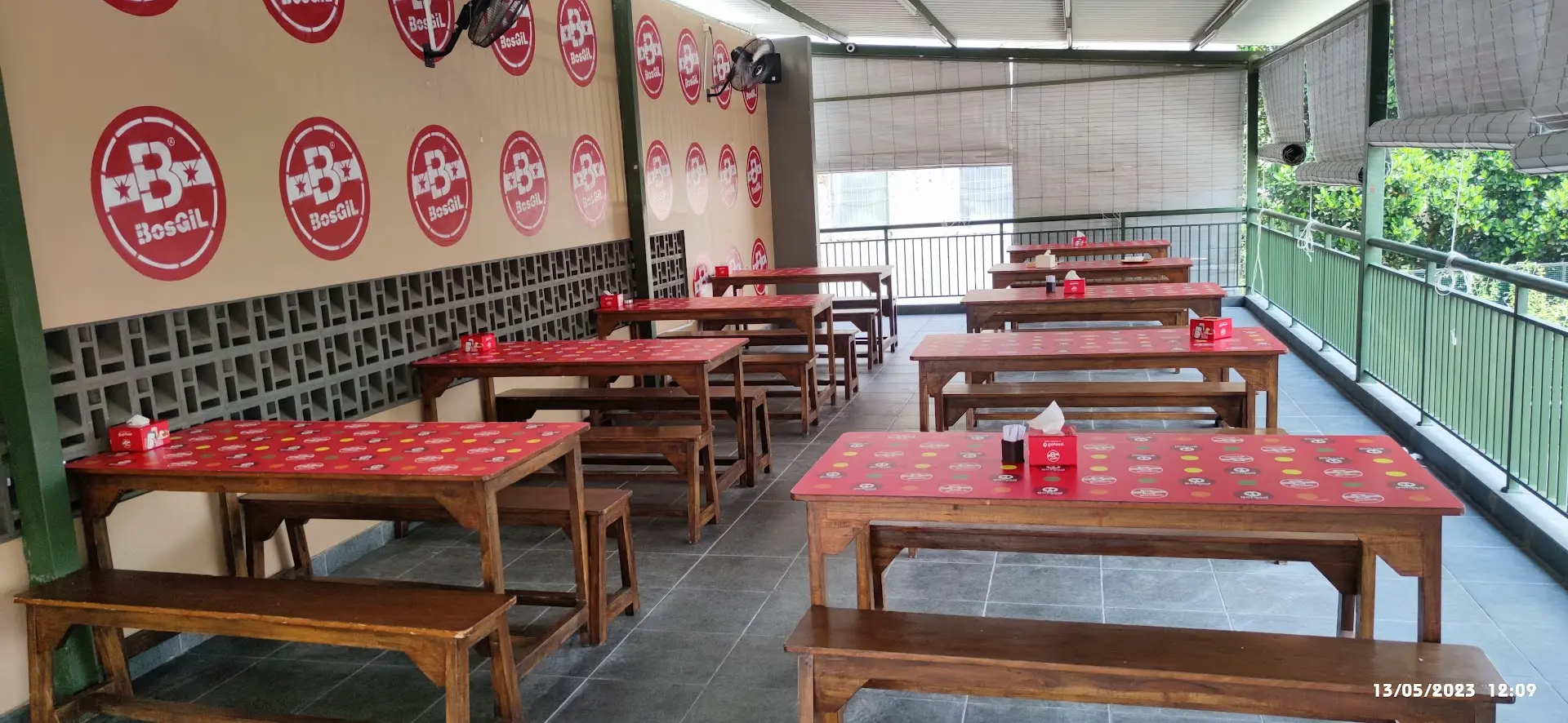 Modal 50rb-an makan sampai begah, ini tempat apaan sih ratingnya 4.9 di Google dari hampir 10rb review? 5