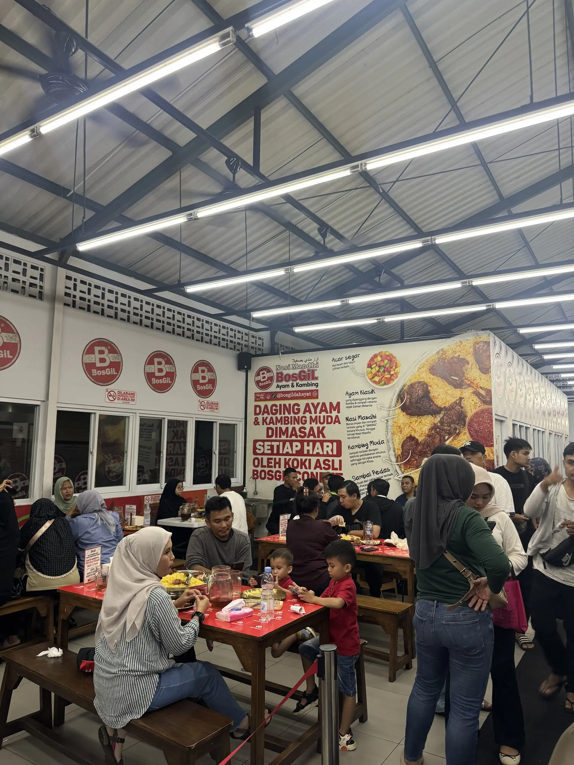 Modal 50rb-an makan sampai begah, ini tempat apaan sih ratingnya 4.9 di Google dari hampir 10rb review? 4