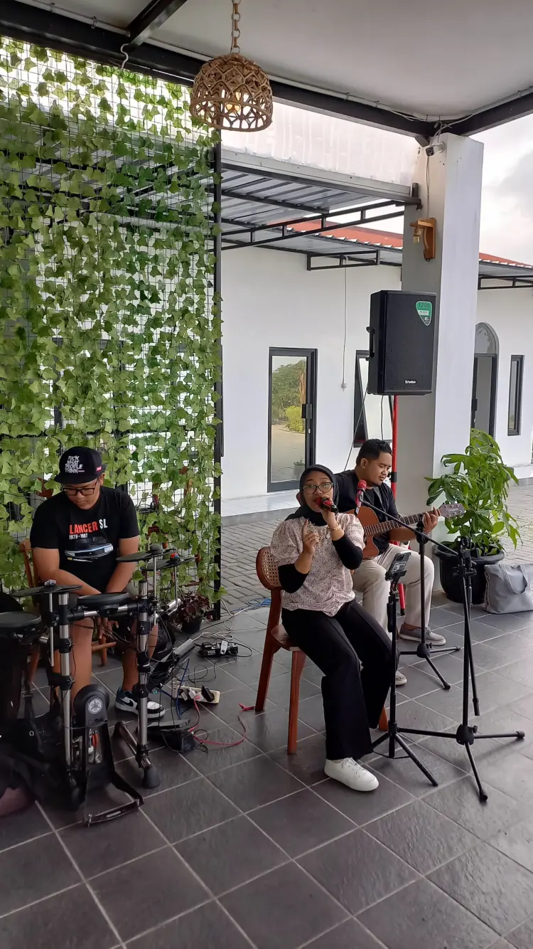 The Mahesa Coffee & Eatery 10