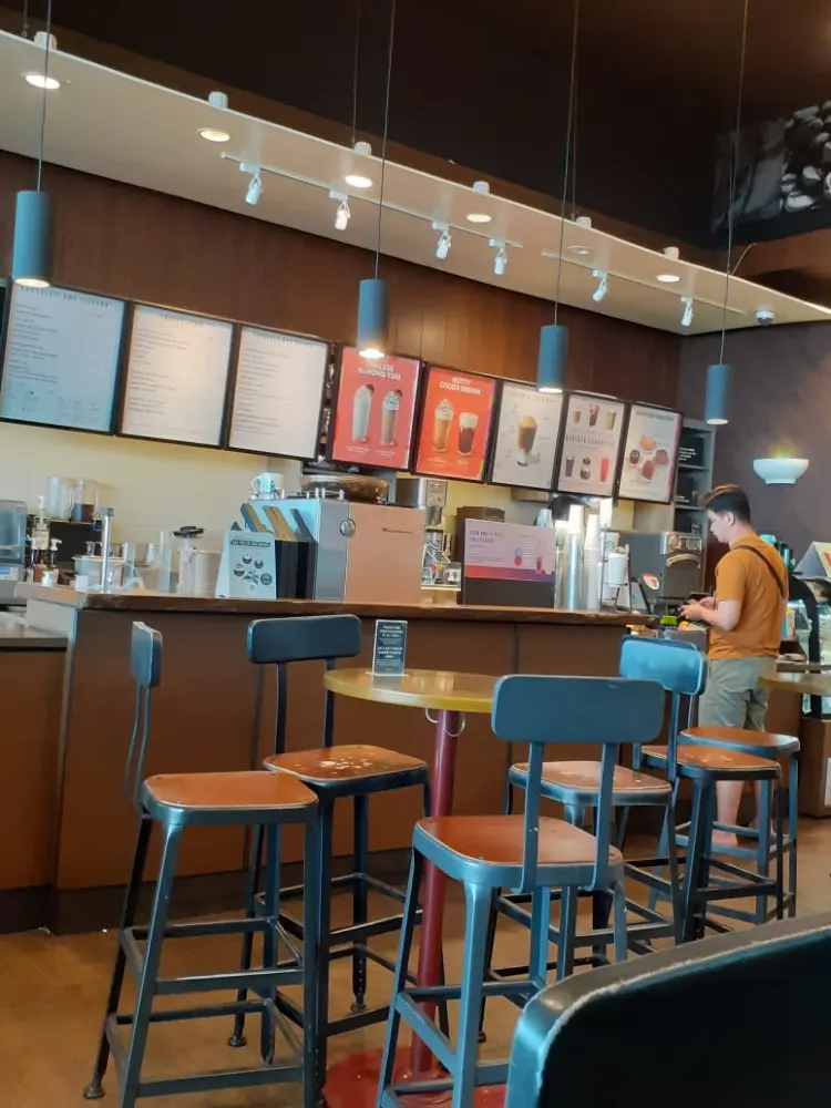 Starbucks Green Bay Baywalk 2