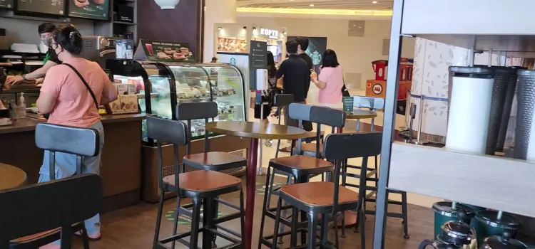 Starbucks Green Bay Baywalk 3