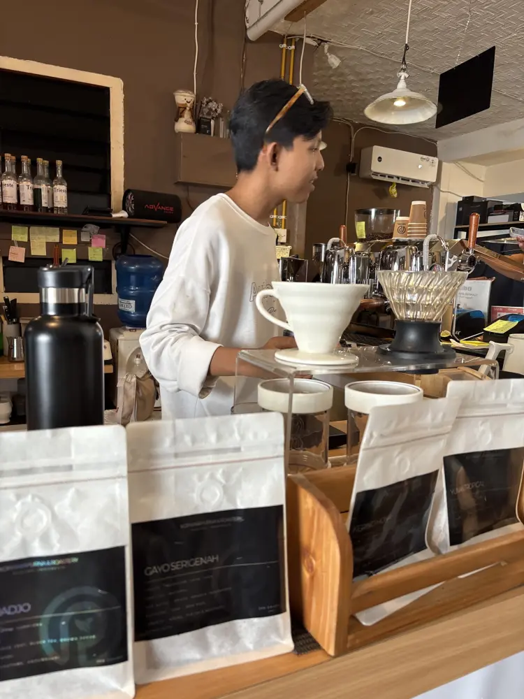 数字游民请看！巴东这家24小时咖啡馆，插座多到离谱