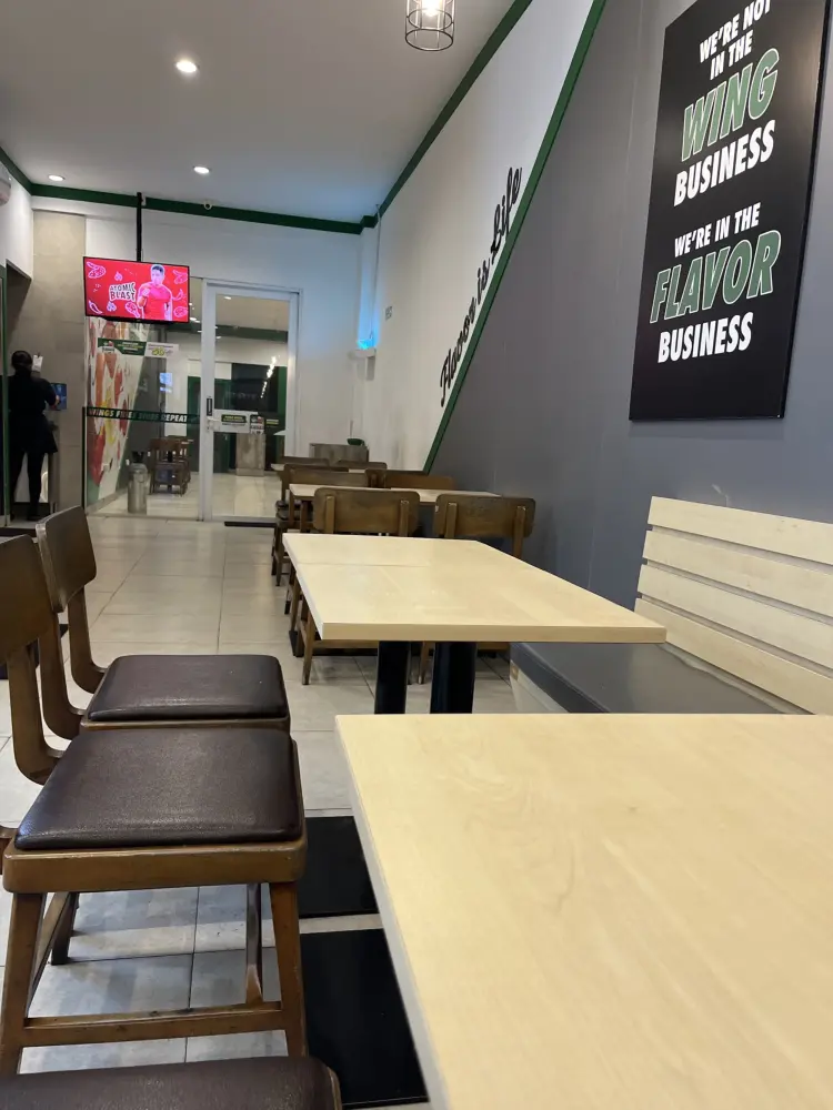 WINGSTOP CIHAMPELAS BANDUNG 3