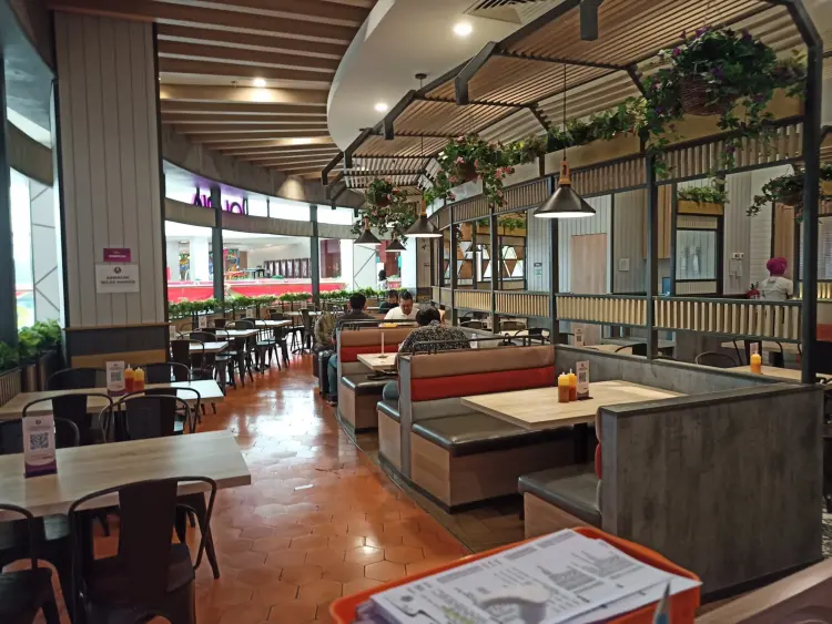 Solaria - Mall Centre Point 6