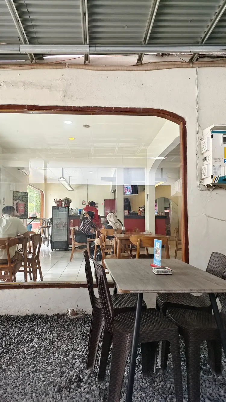 Tanggal Merah Coffee & Eatery 4