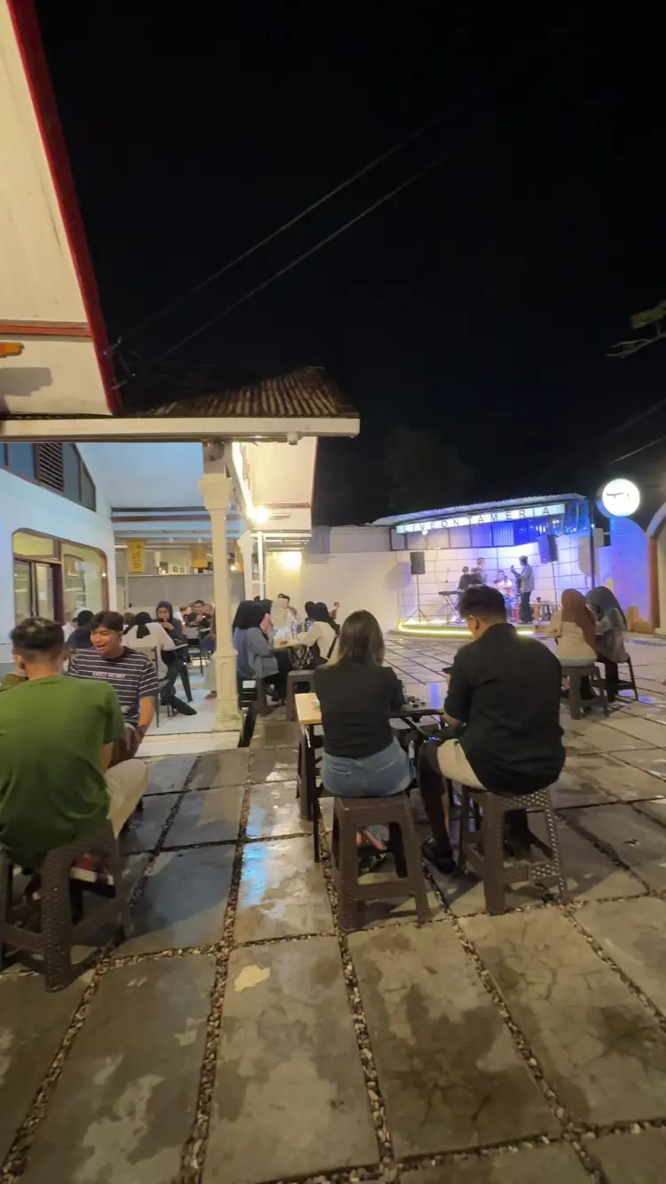 Tanggal Merah Coffee & Eatery 3