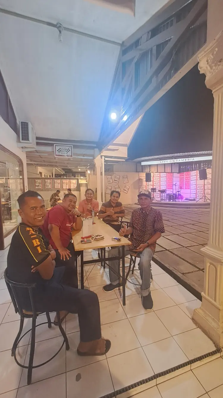 Tanggal Merah Coffee & Eatery 2