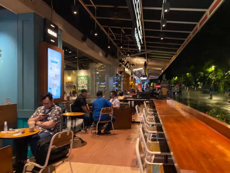 The People's Cafe Pasaraya Blok M 5