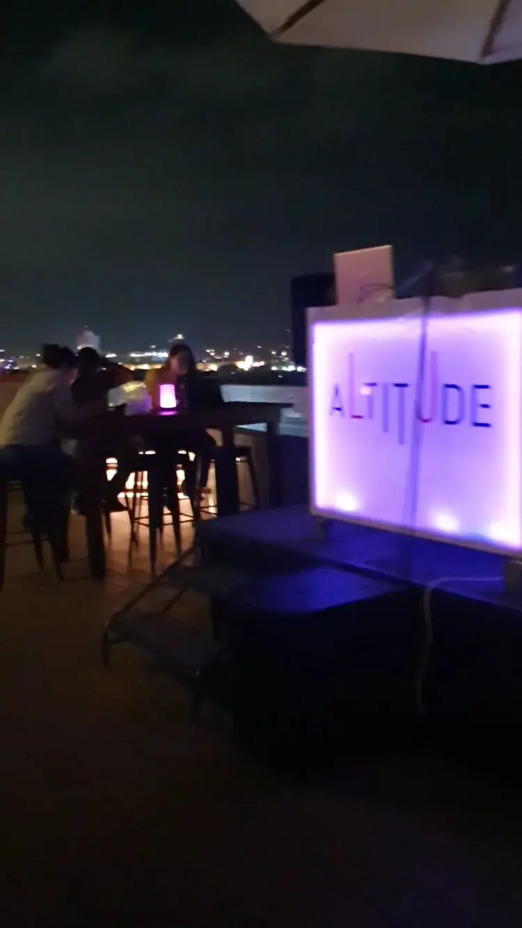 Altitude Rooftop Bar and Lounge 5