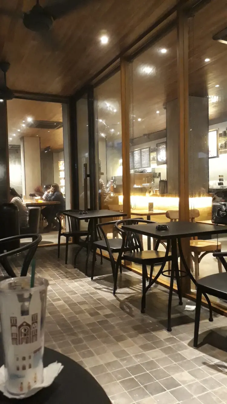 Starbucks Kartika Chandra 3