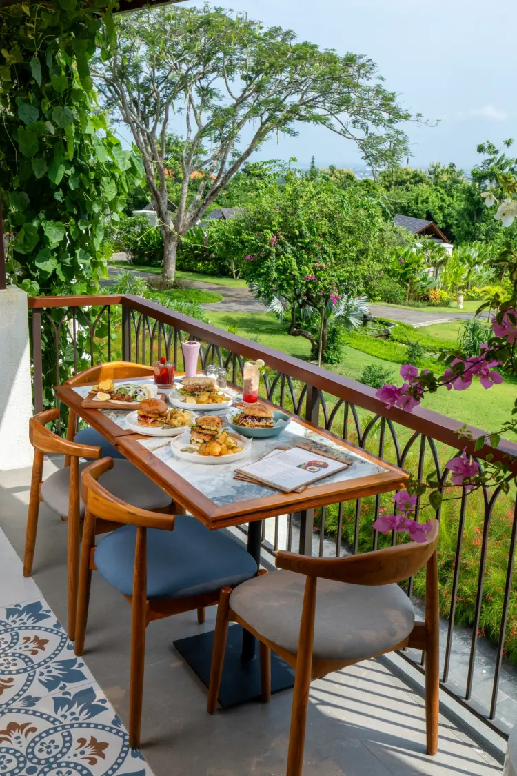 Manna Cafe Jimbaran 1