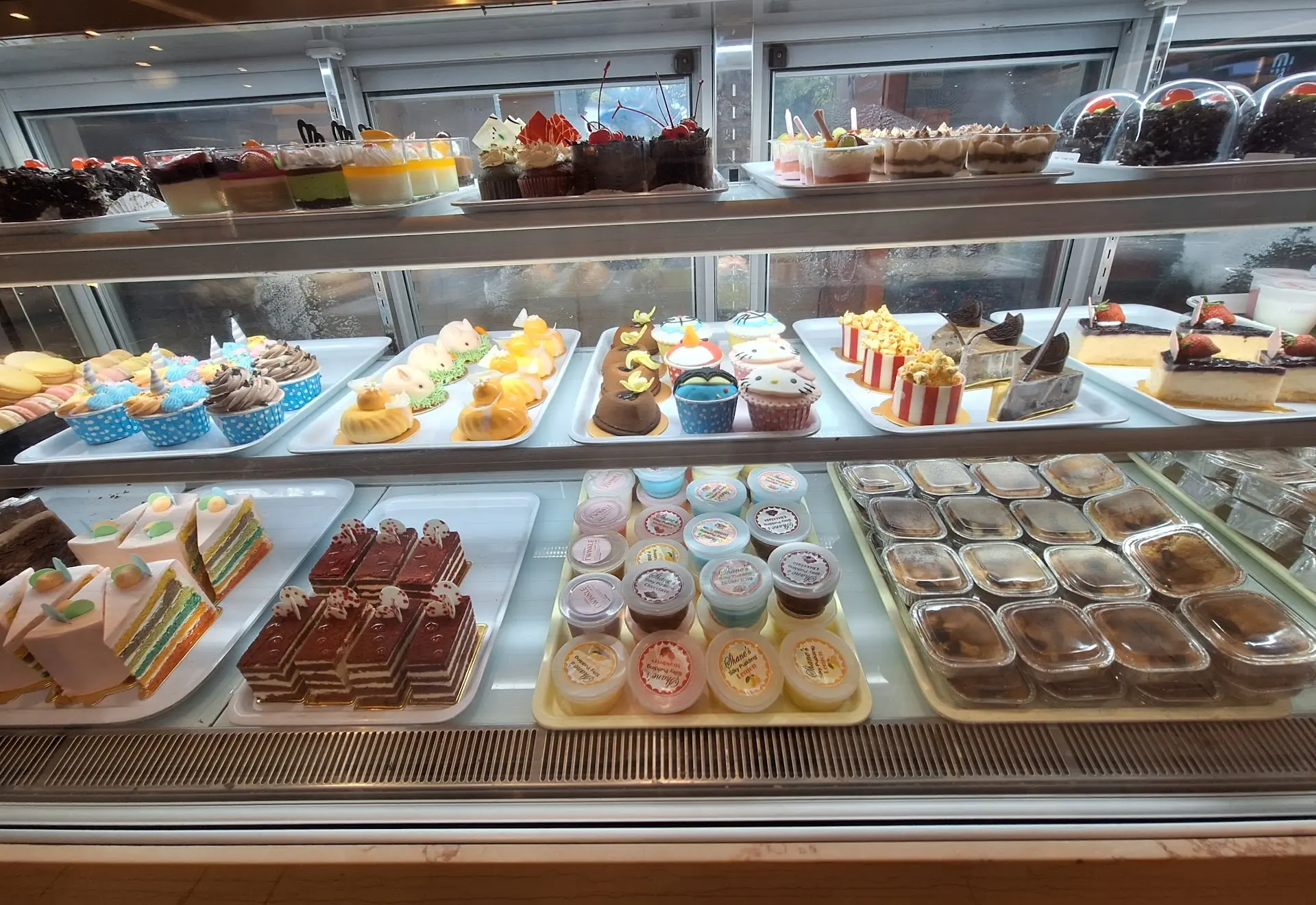 Cuma toko roti doang? Kartika Sari kok bisa sih bikin se-Bandung antre? 6