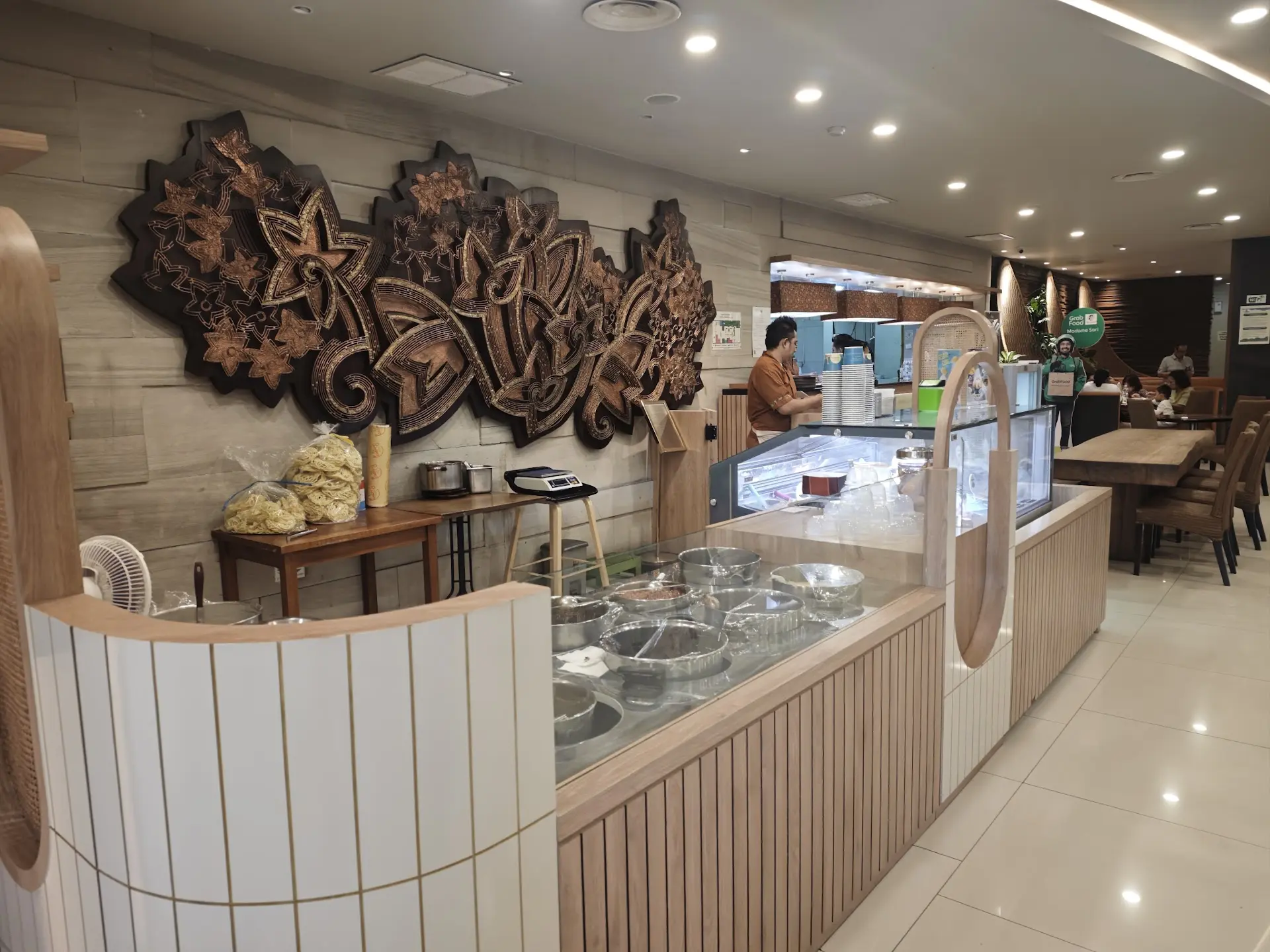 Cuma toko roti doang? Kartika Sari kok bisa sih bikin se-Bandung antre? 7