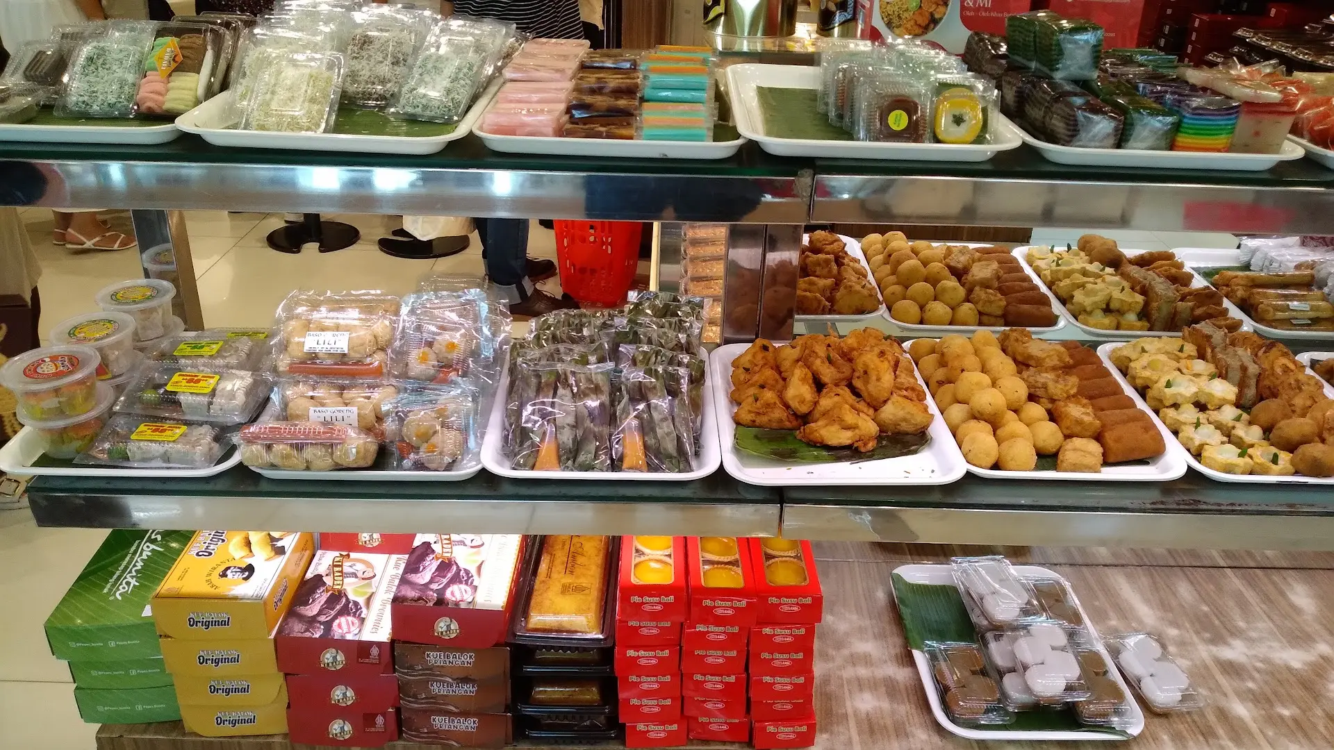 Cuma toko roti doang? Kartika Sari kok bisa sih bikin se-Bandung antre? 5