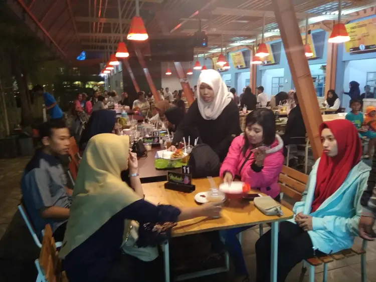 Merak Foodcourt 9