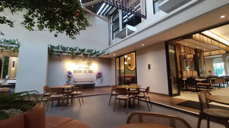 Resto Delisia Tenggilis 6