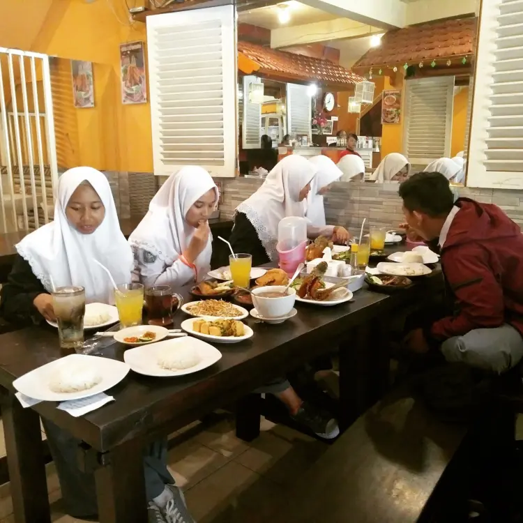 Warung Leko( Cobek momo) 7