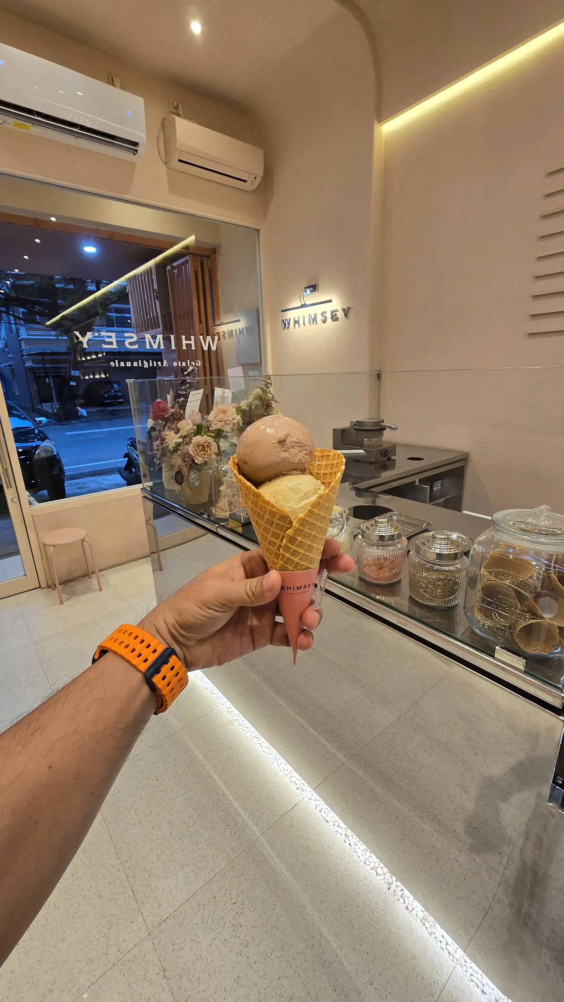 Gelato di Makassar ini dewa banget! Tapi pas bayar, hampir aja gue Anjay-in staff-nya. 2