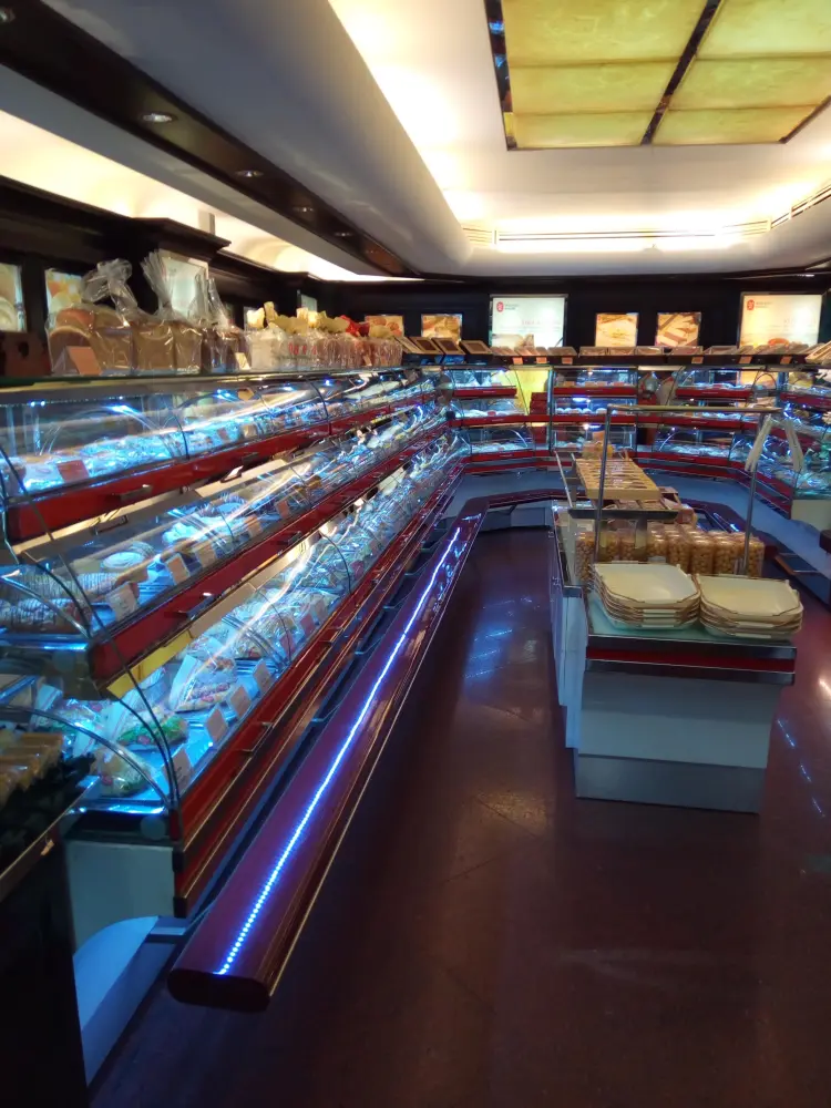 Holland Bakery Pondok Indah 4