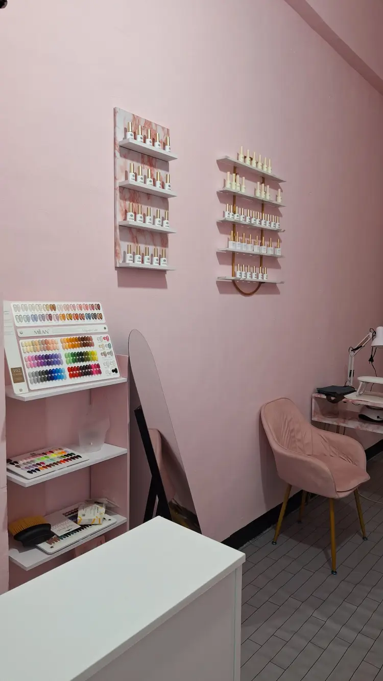 Nail Art Studio - Joel Glow 1