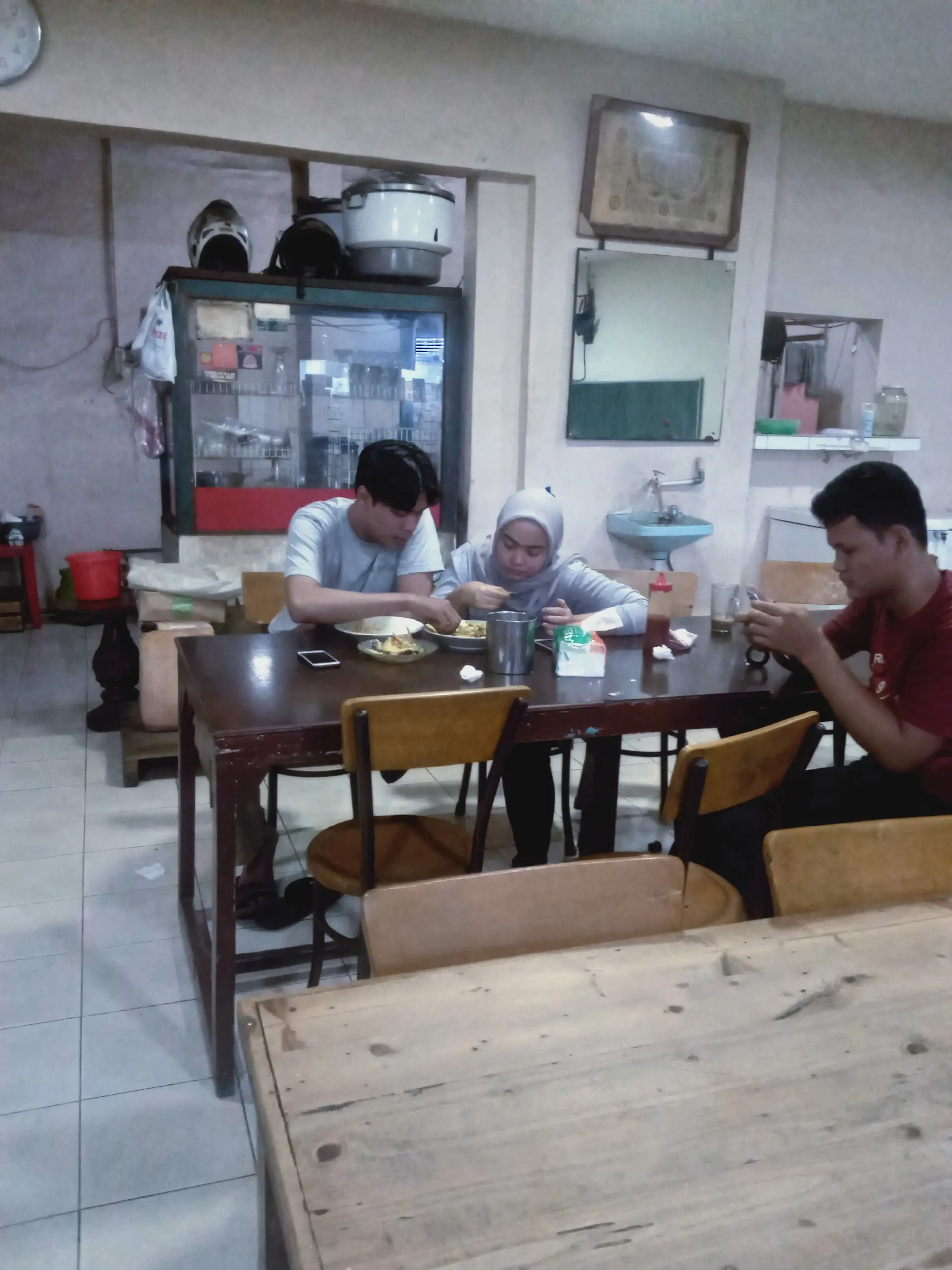 谷歌上只有12个评价,我却在雅加达找到了年度巴东饭 1