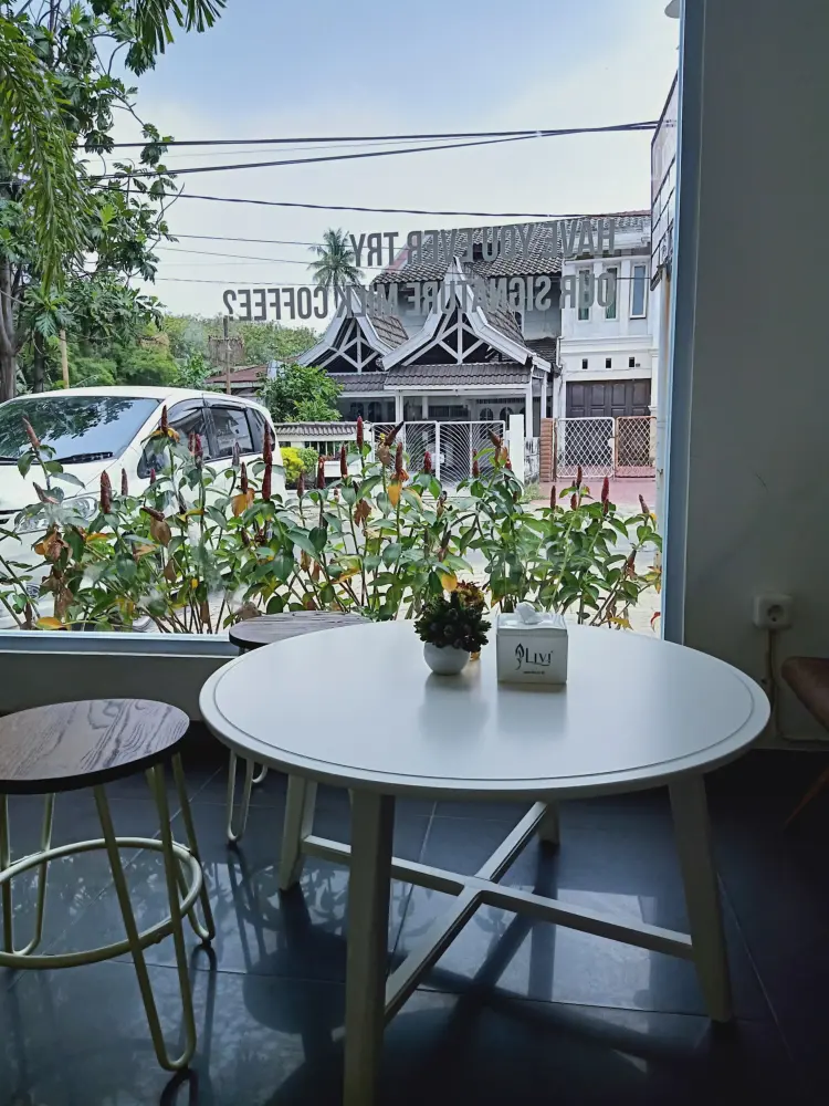 DJNS Coffee & Eatery 7