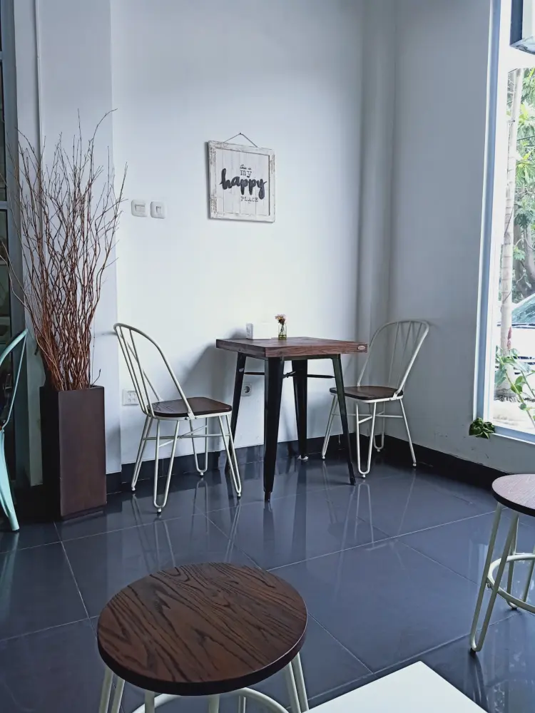 DJNS Coffee & Eatery 5