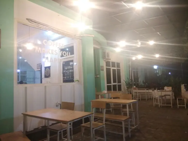 DJNS Coffee & Eatery 6