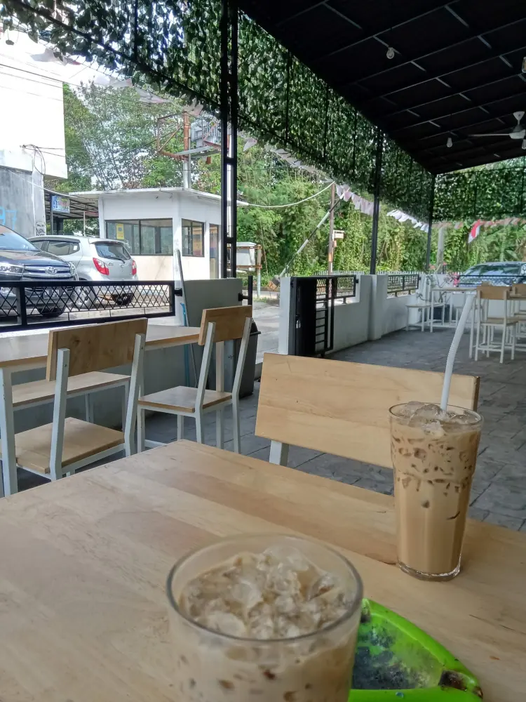 DJNS Coffee & Eatery 4