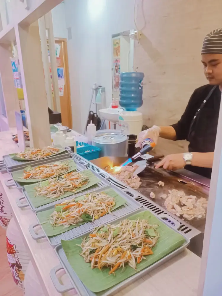 Kata siapa nongkrong di Senopati mahal doang? Warung nyempil 8 kursi ini yang pertama protes