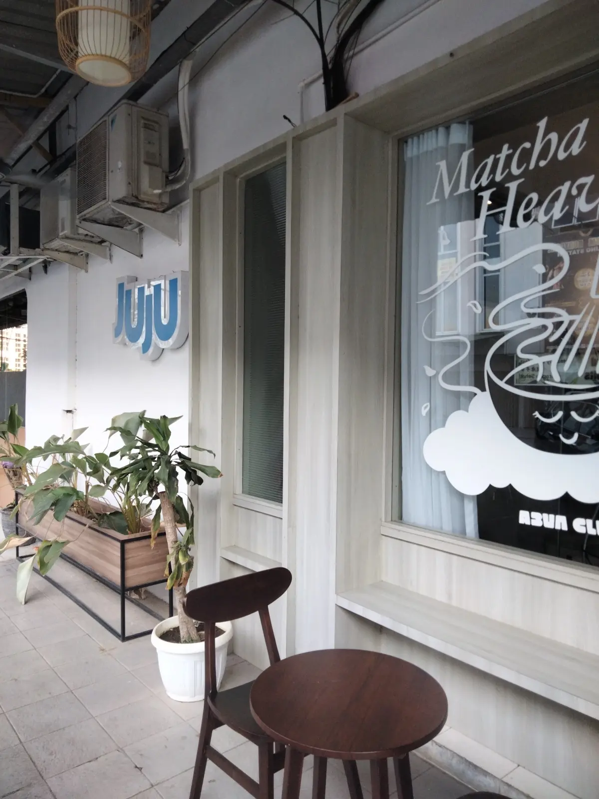 Burger: A Flop. Matcha: God-Tier! I have a love-hate relationship with this Batam cafe 2