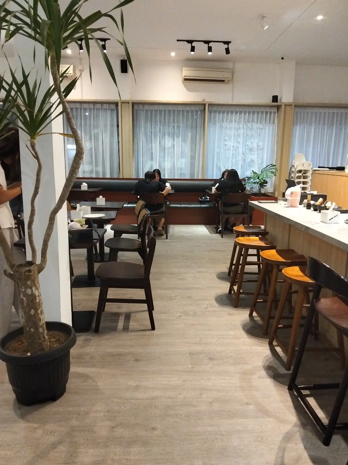 Burger: A Flop. Matcha: God-Tier! I have a love-hate relationship with this Batam cafe 4