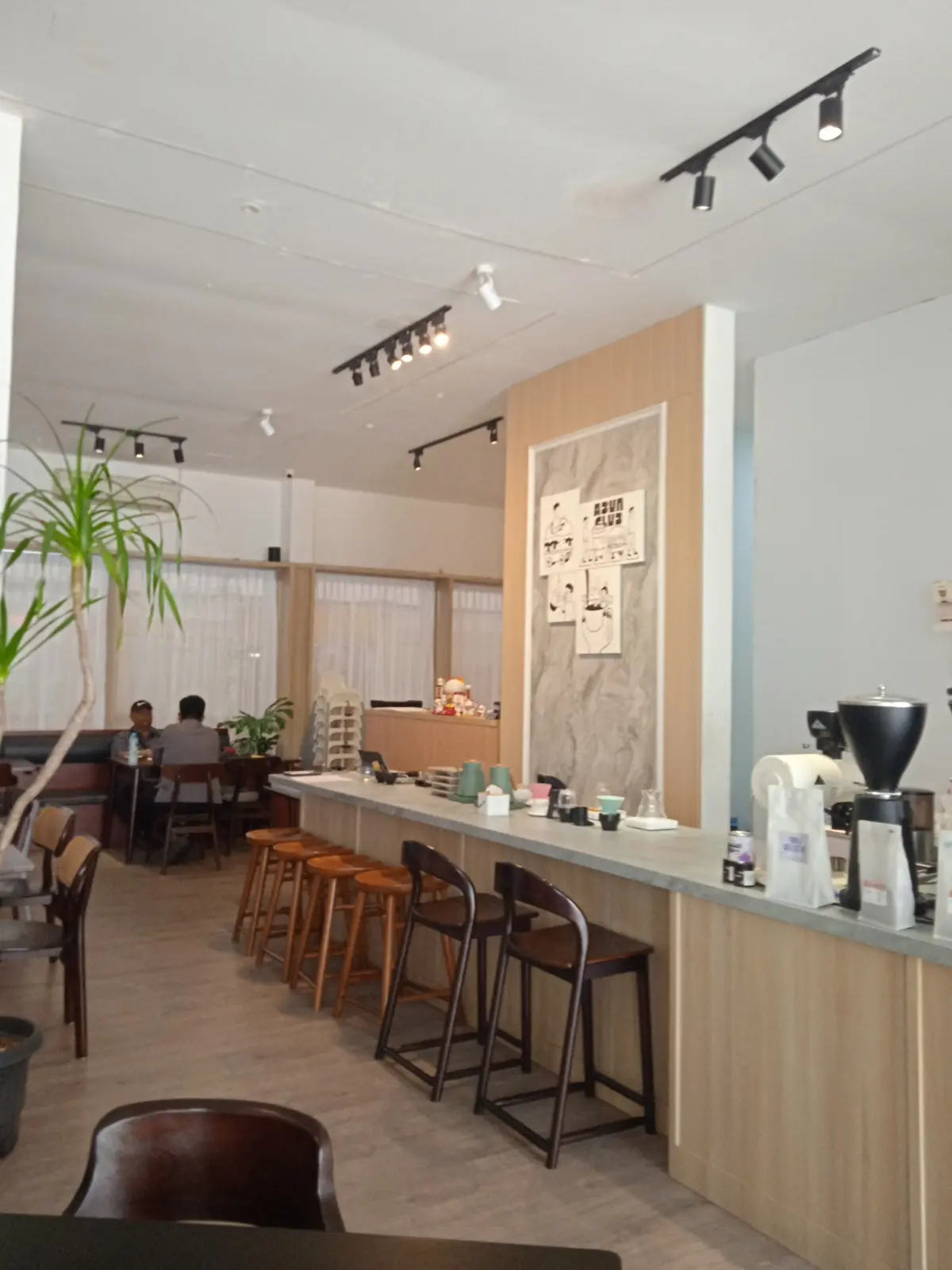 Burger: A Flop. Matcha: God-Tier! I have a love-hate relationship with this Batam cafe 3