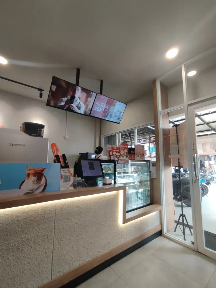 TOMORO COFFEE - Sumur Batu 10