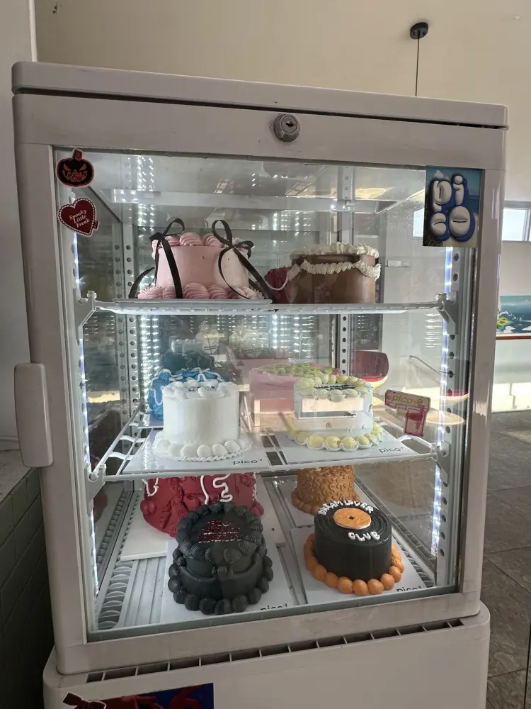 Pico9 Cake & Ice Cream Shop 10
