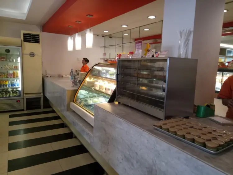 Hoya Bakery & Resto 9