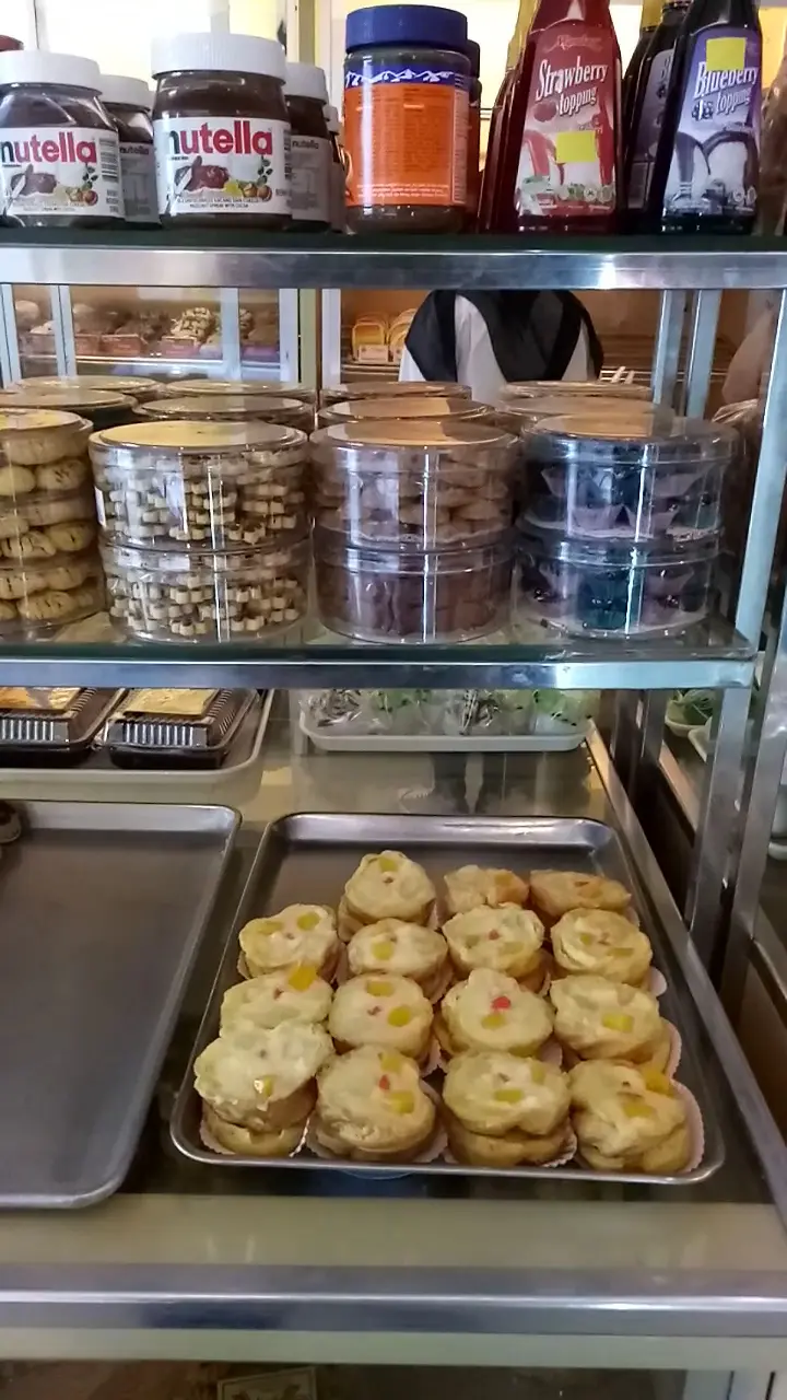 Hoya Bakery & Resto 10