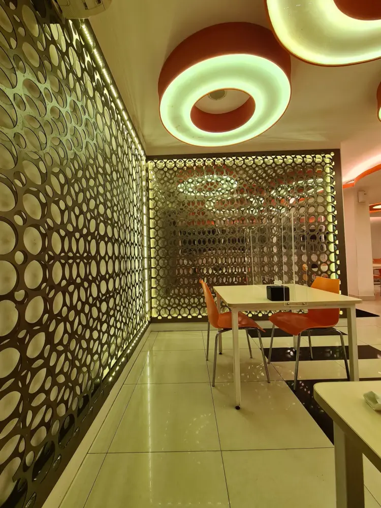 Hoya Bakery & Resto 7