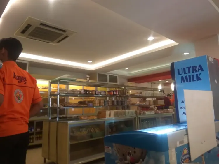 Hoya Bakery & Resto 6