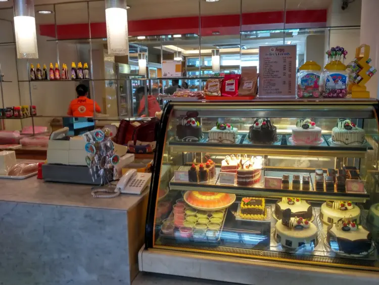 Hoya Bakery & Resto 8