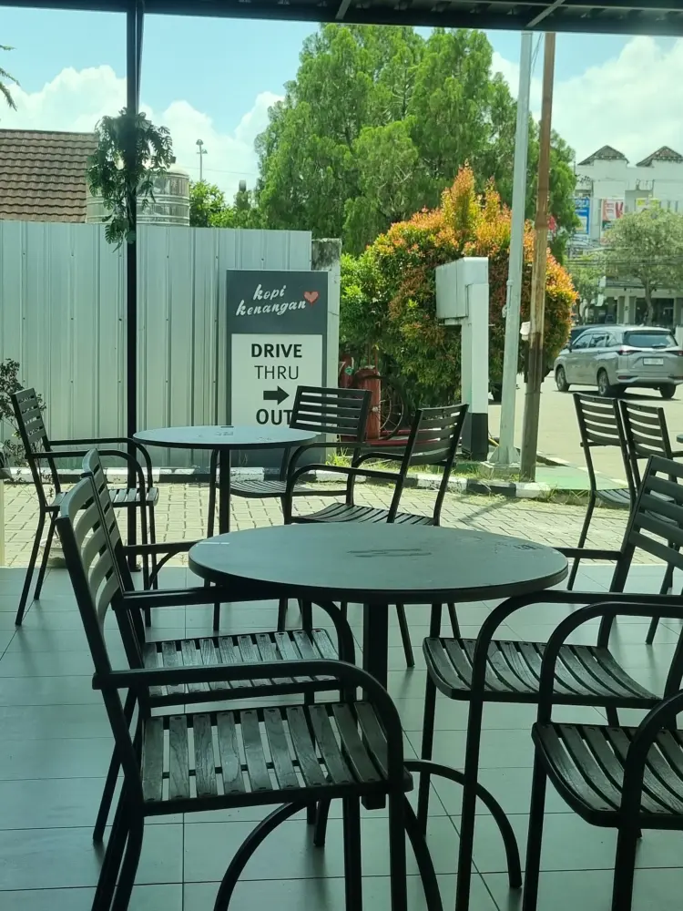 Kopi Kenangan - SPBU COCO Pasar Kemuning Banjarbaru (Container) Drive Thru 10