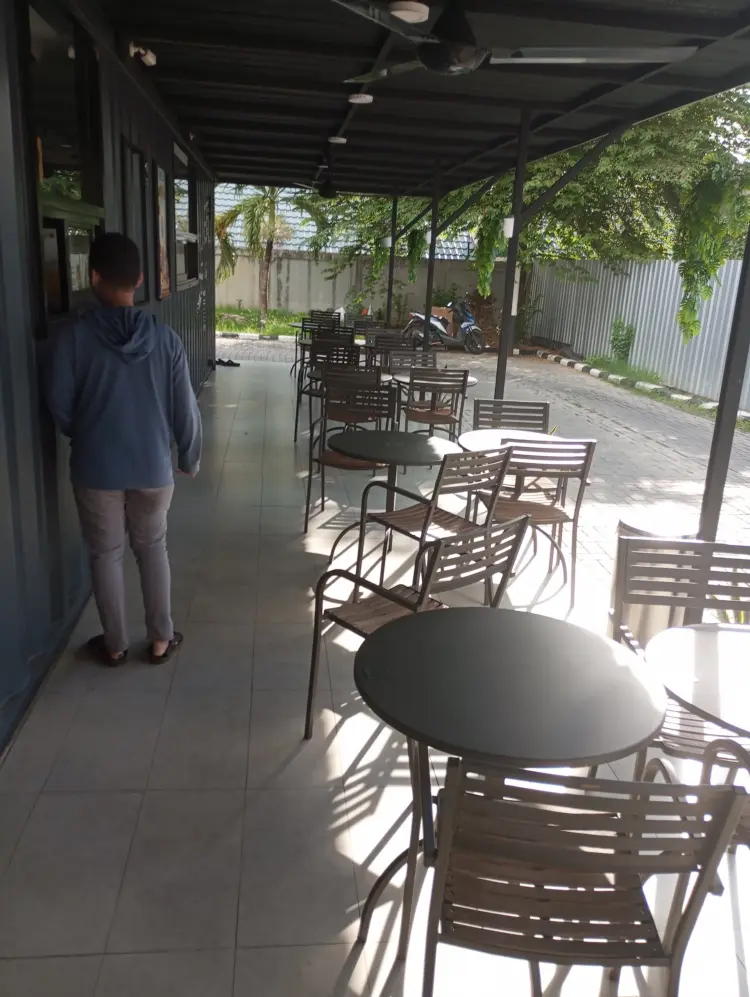 Kopi Kenangan - SPBU COCO Pasar Kemuning Banjarbaru (Container) Drive Thru 5