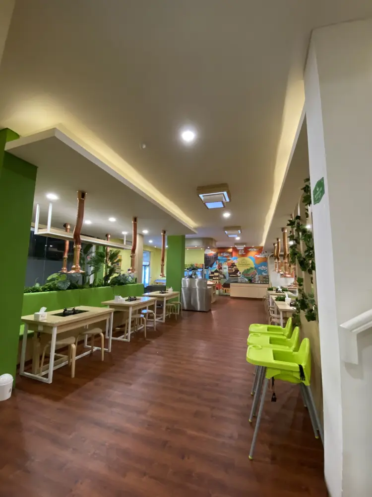 4.9 on Google? For this Korean BBQ in Makassar? That's it?! Girls, run