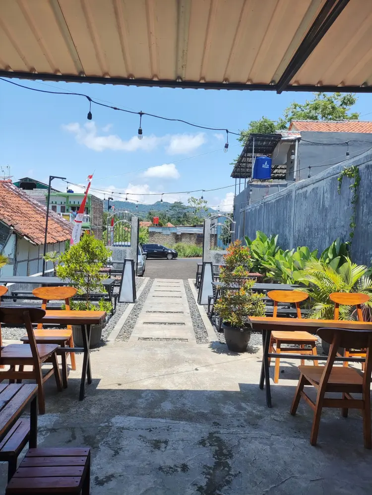 Otaku Coffee & Roastery Awirarangan 1