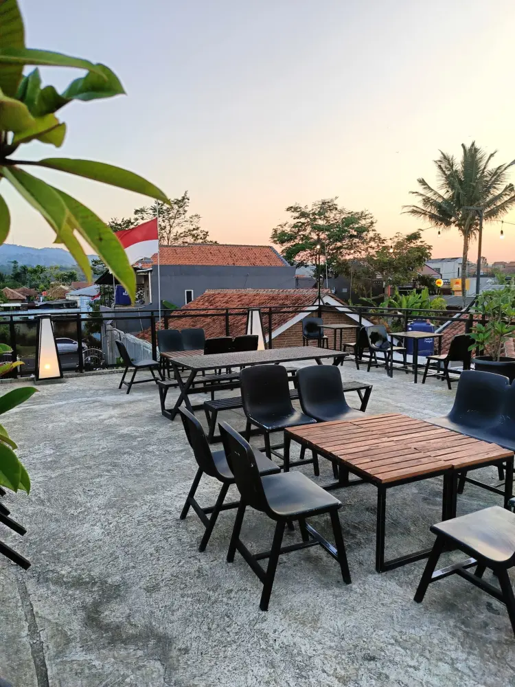 Otaku Coffee & Roastery Awirarangan 5