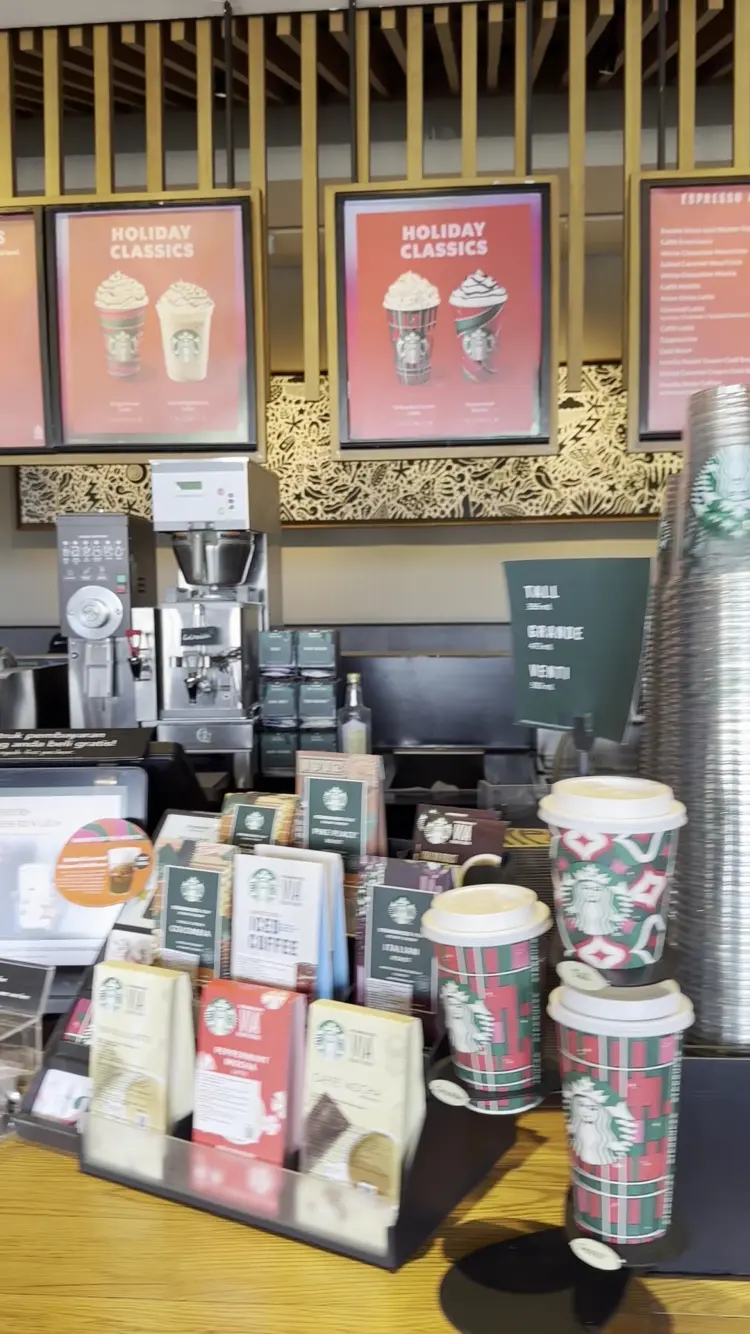 Starbucks Ahmad Yani Lampung 3