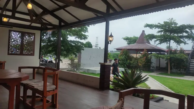 Essensia Coffee & Space 1