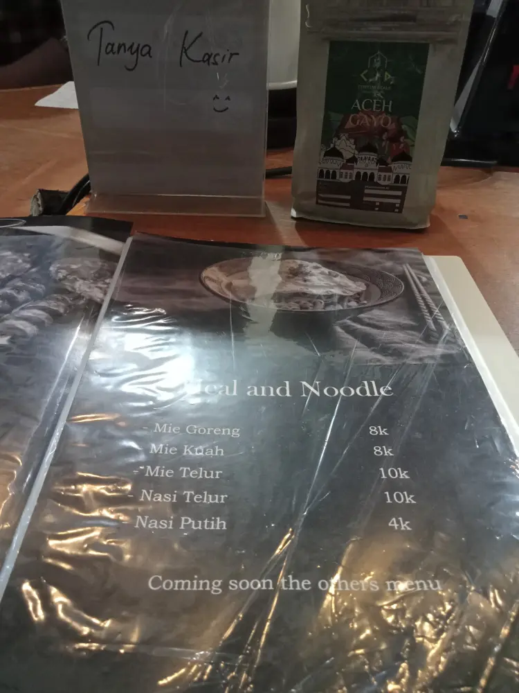 Essensia Coffee & Space 8