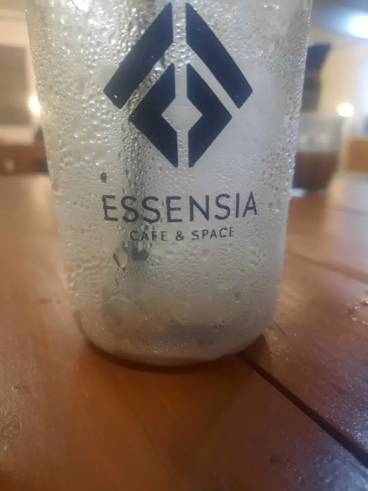 Essensia Coffee & Space 7
