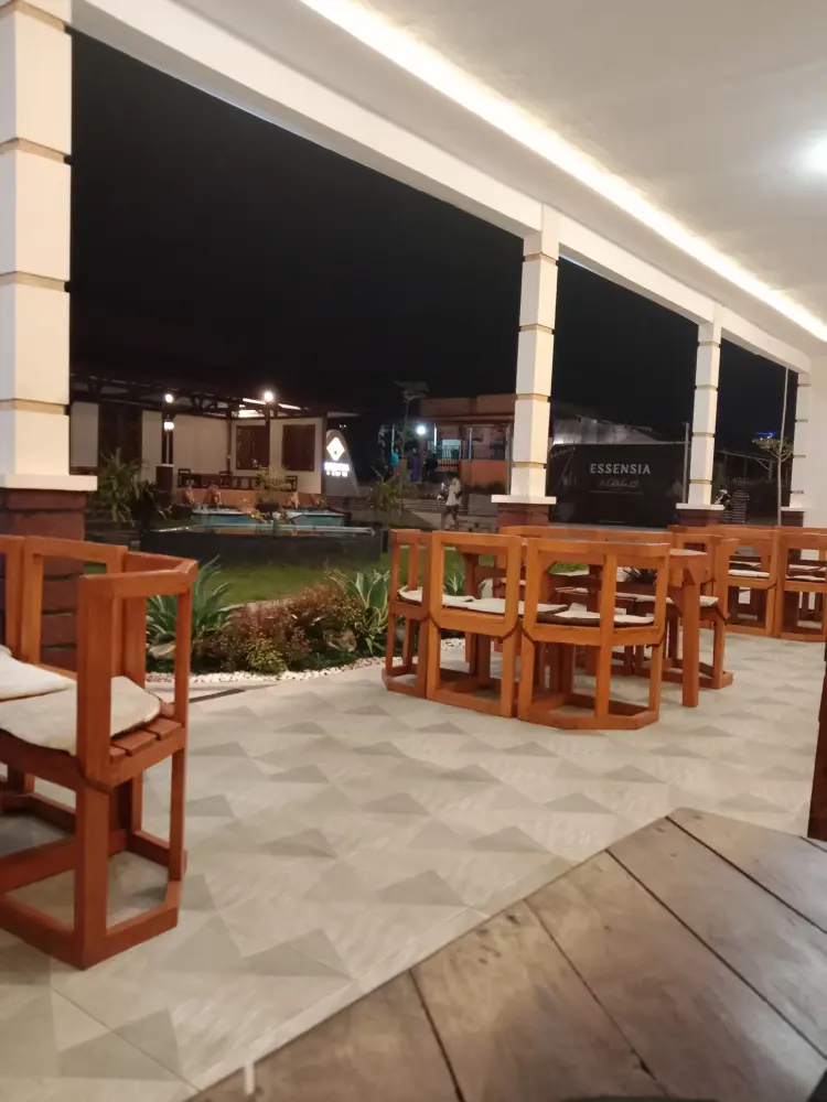 Essensia Coffee & Space 5